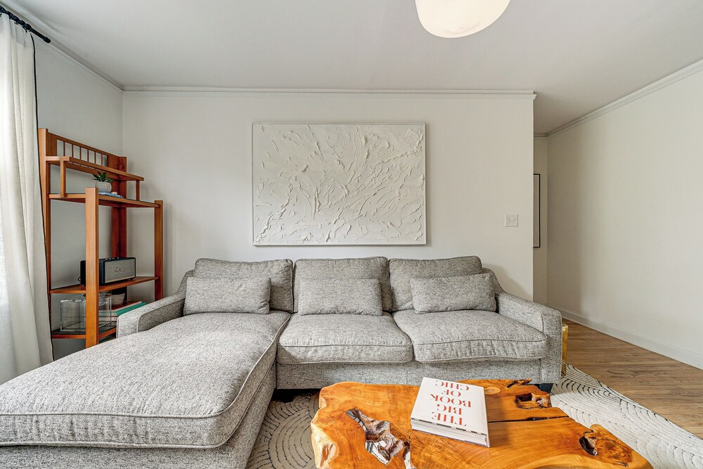 8 Mi to Beach: Cozy Condo Getaway in Wilmington!