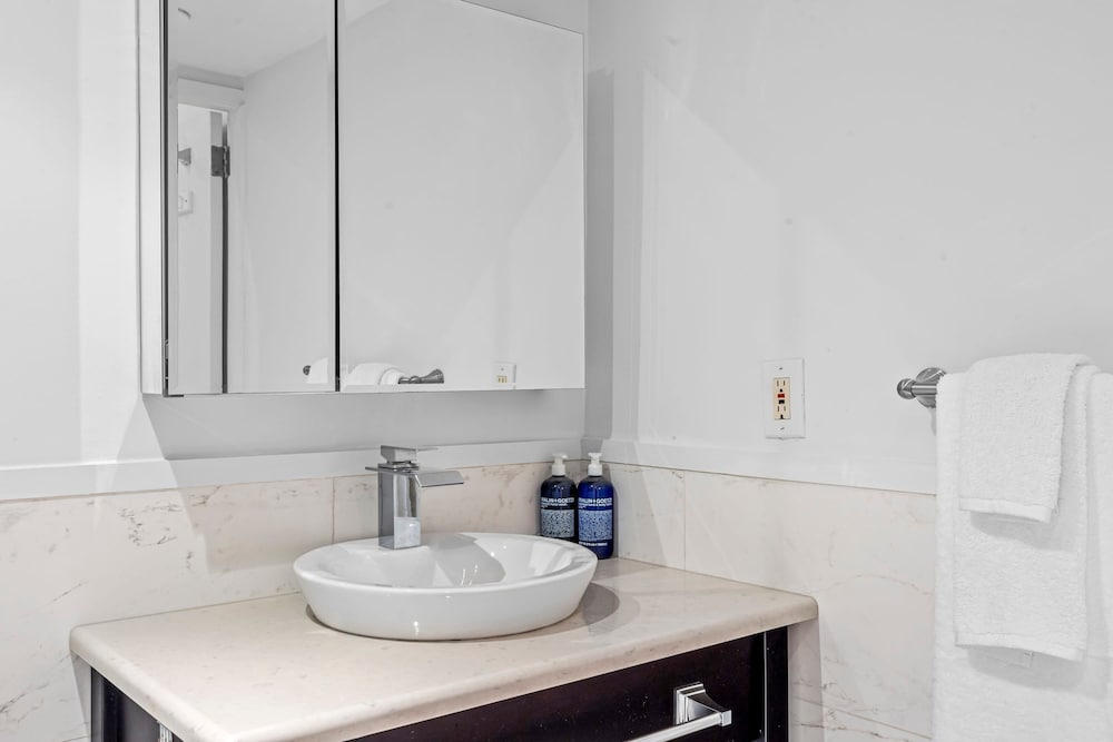 Barrow by Rove Travel 1BR Loft w Shared Roof