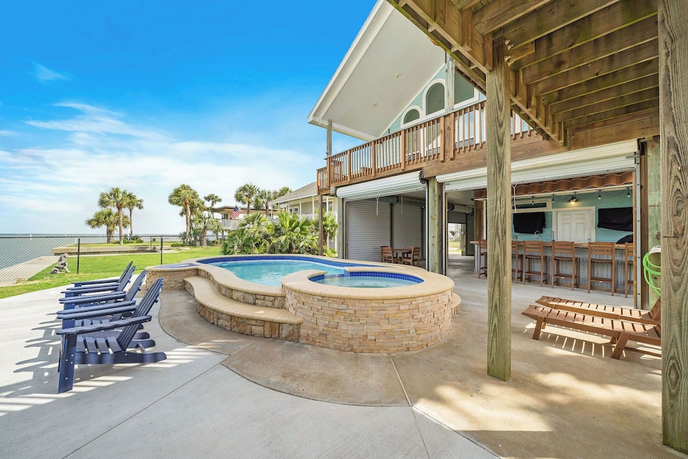 Margaritaville on the Bay by Ryson Vacation Rentals