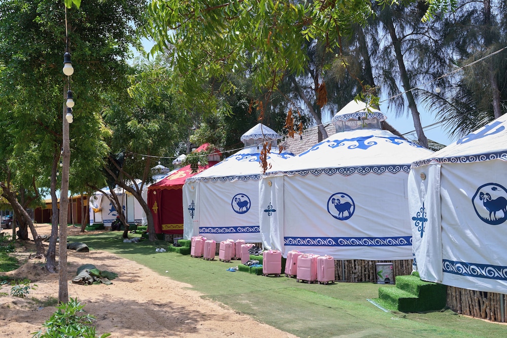Bau Trang U&ME Glamping Resort