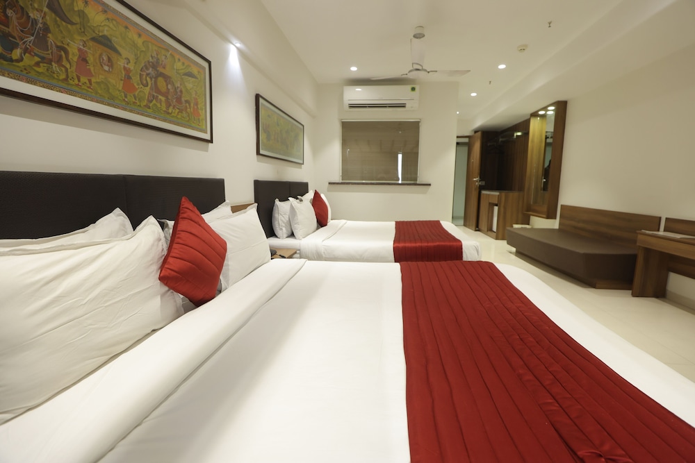 Hotel Shreeji Vatika-Airport Road