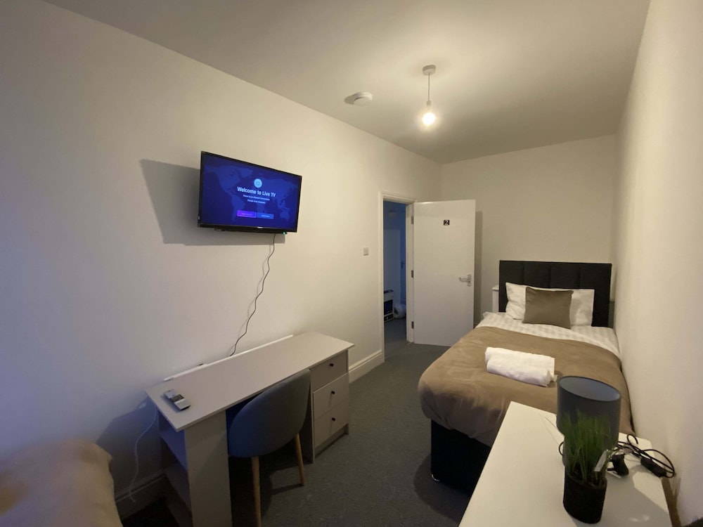 Cosy 3BD Guesthouse. Private Bathrooms view 5