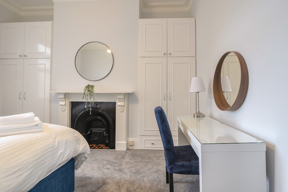 Flat 2, 10 Seafield Road
