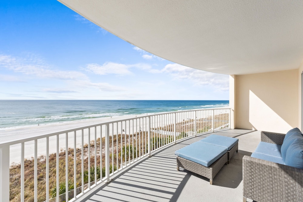 Twin Palms by Book That Condo