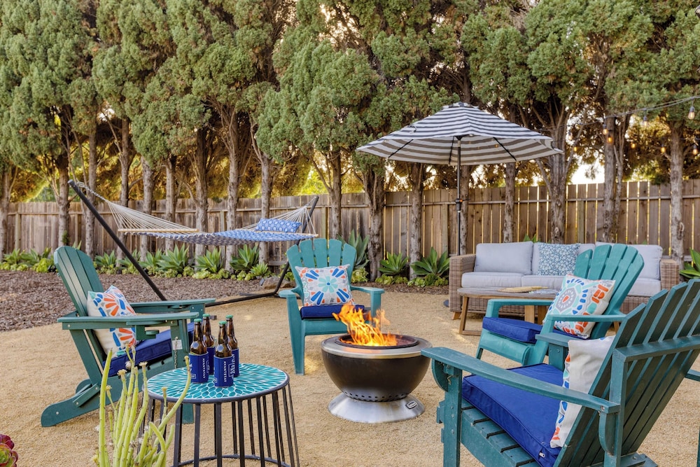 Hummingbird Haven by Avantstay Dog-friendly, Near the Beach, Huge Yard+hot Tub