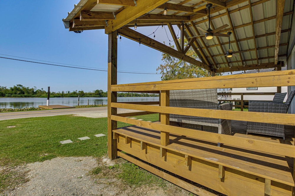 Private Dock: Des Allemands Cabin on the Bayou!