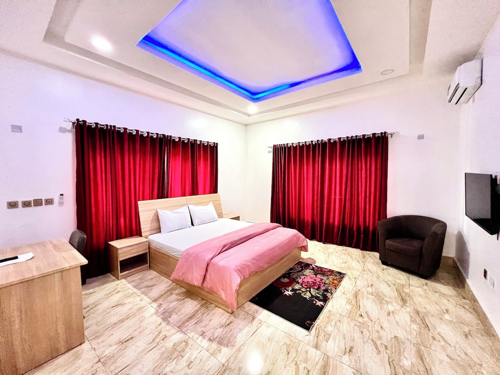 FURNISHED APARTMENTS