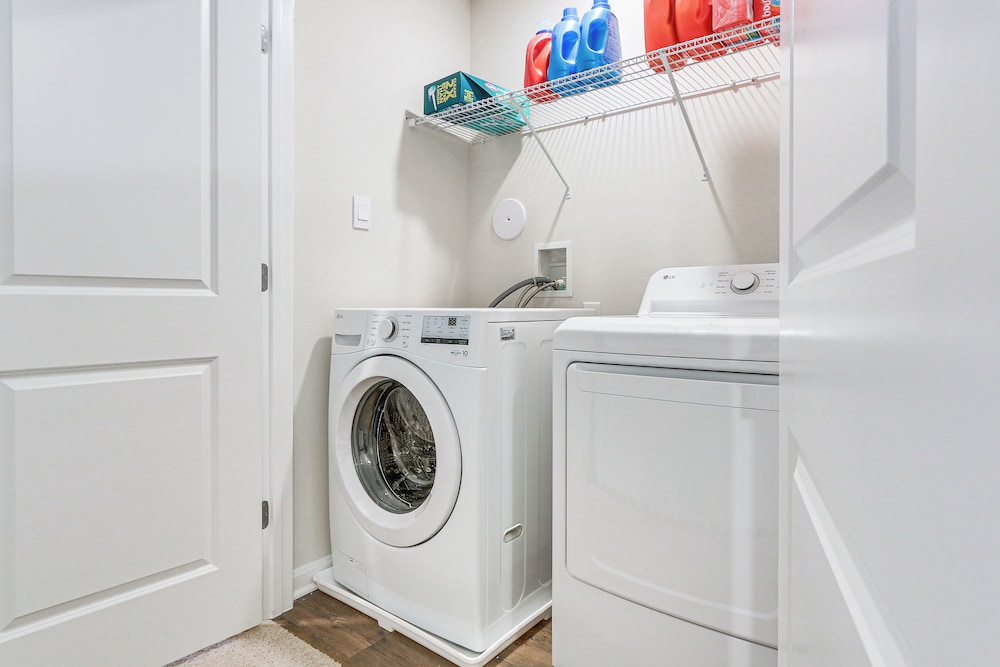 2 Mi to Dtwn Frederick: Updated Townhome