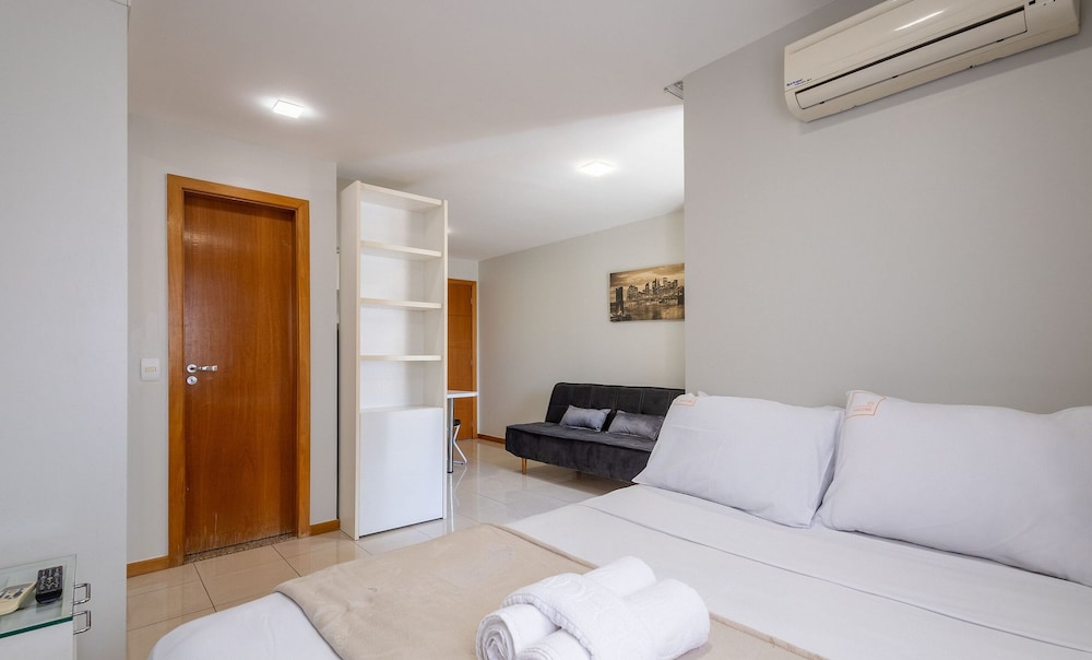 Apt With Balcony in a Condo With Pool - Clr0211