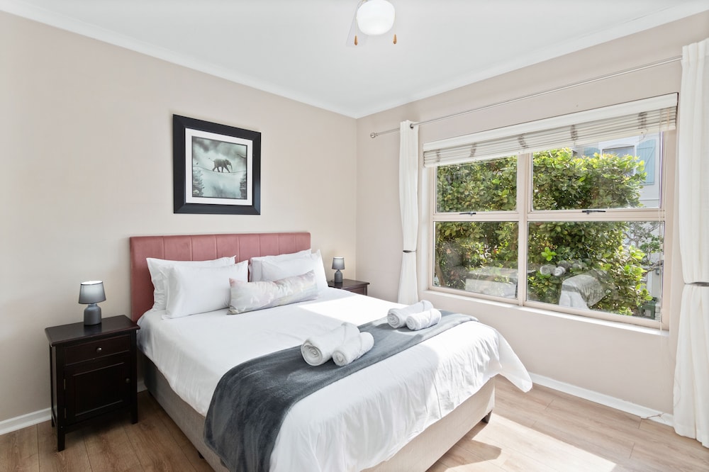Bougain Villa CB206