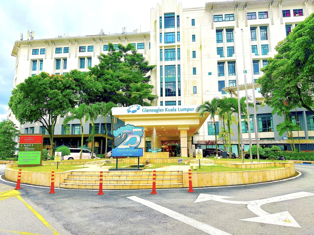 Hotel Neu Suites by Moonlight - Image 1