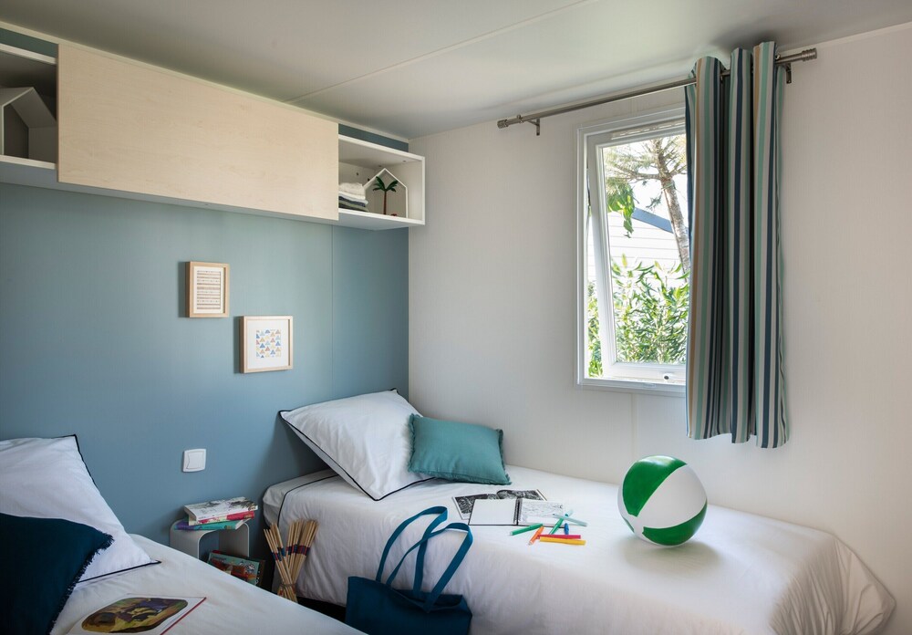 Spacious 6-person Chalet in Antwerp view 3