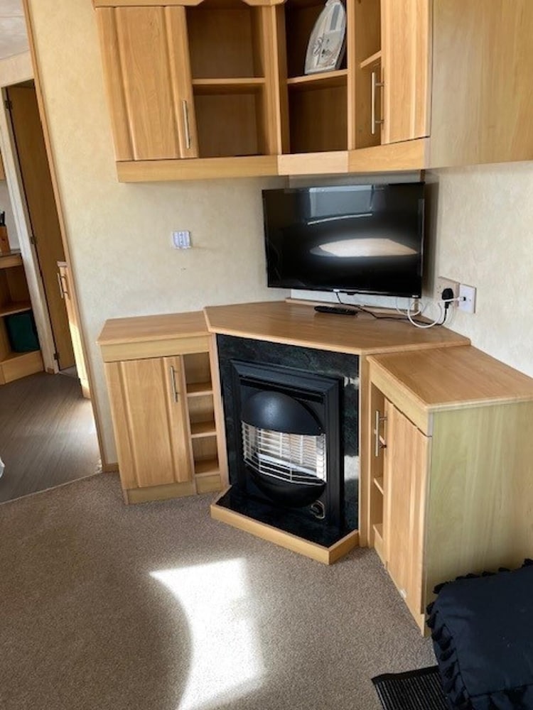 3-bed Seaside Holiday Home -pet Friendly & Parking