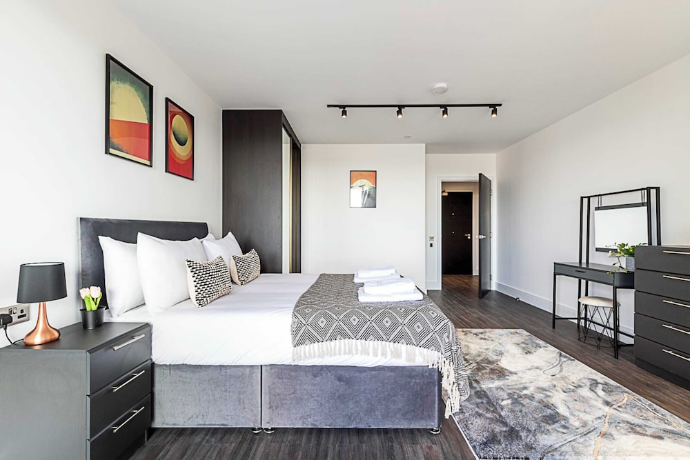 Sky-high Apartment With Modern Decor