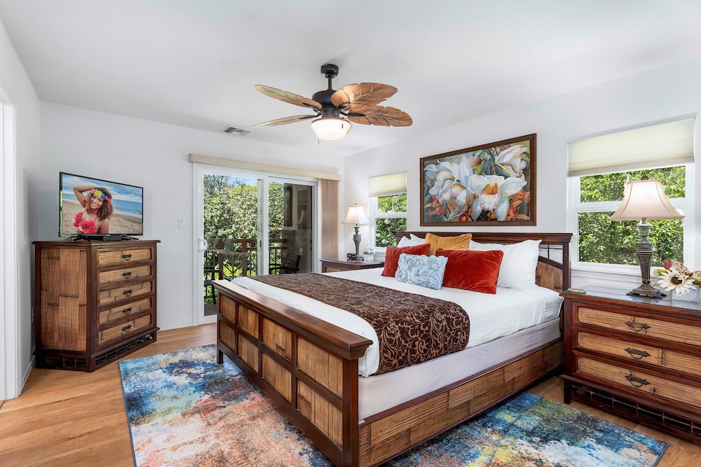 Spacious Corner Unit - Central AC - Vrkcv