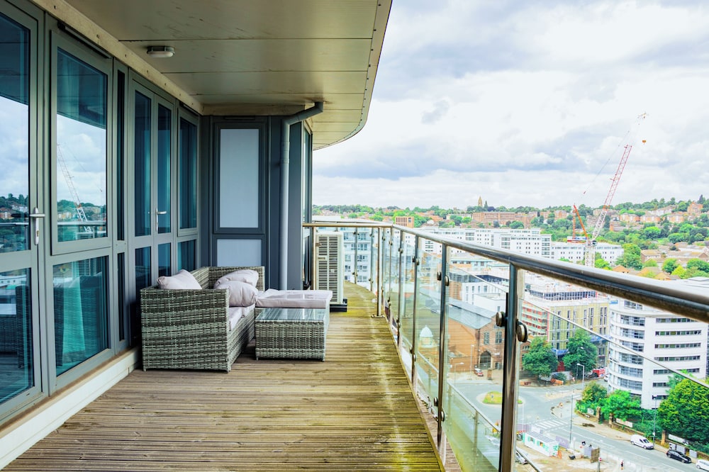 Stunning penthouse Nottingham- By Resify view 5