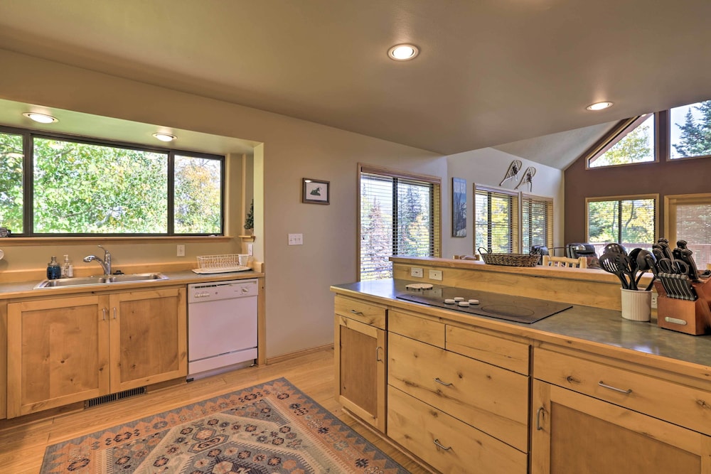 Ski-in/ski-out Cabin: Lift to Brian Head Resort! view 4