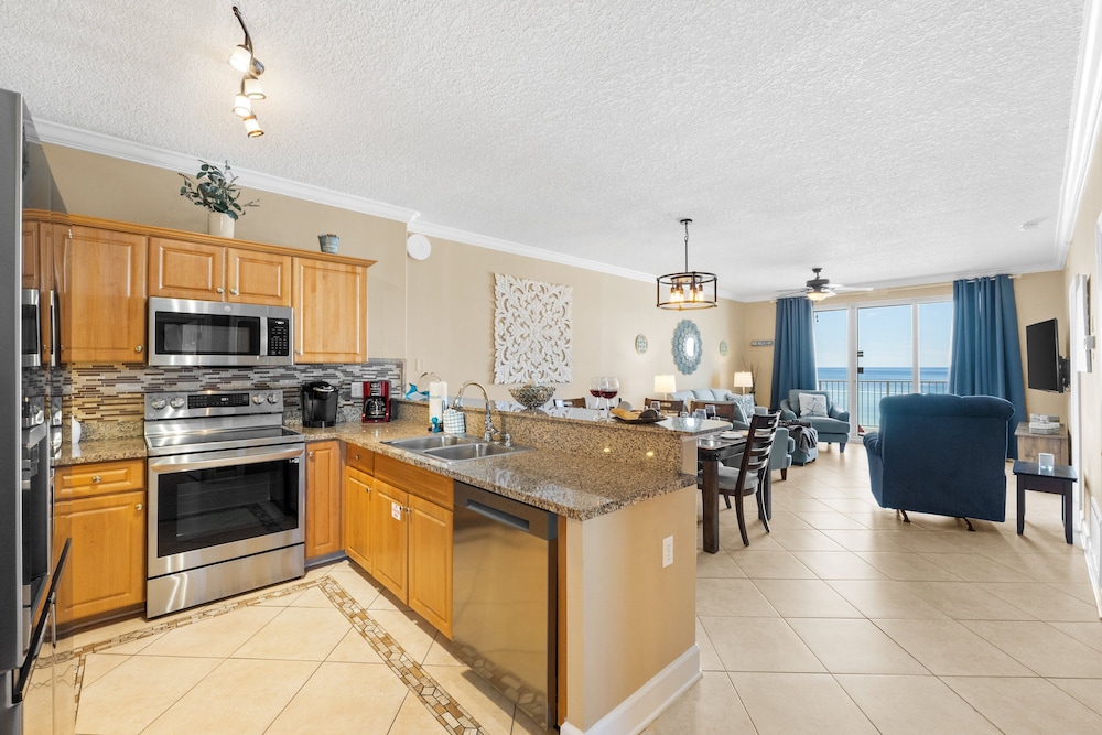 Twin Palms by Book That Condo