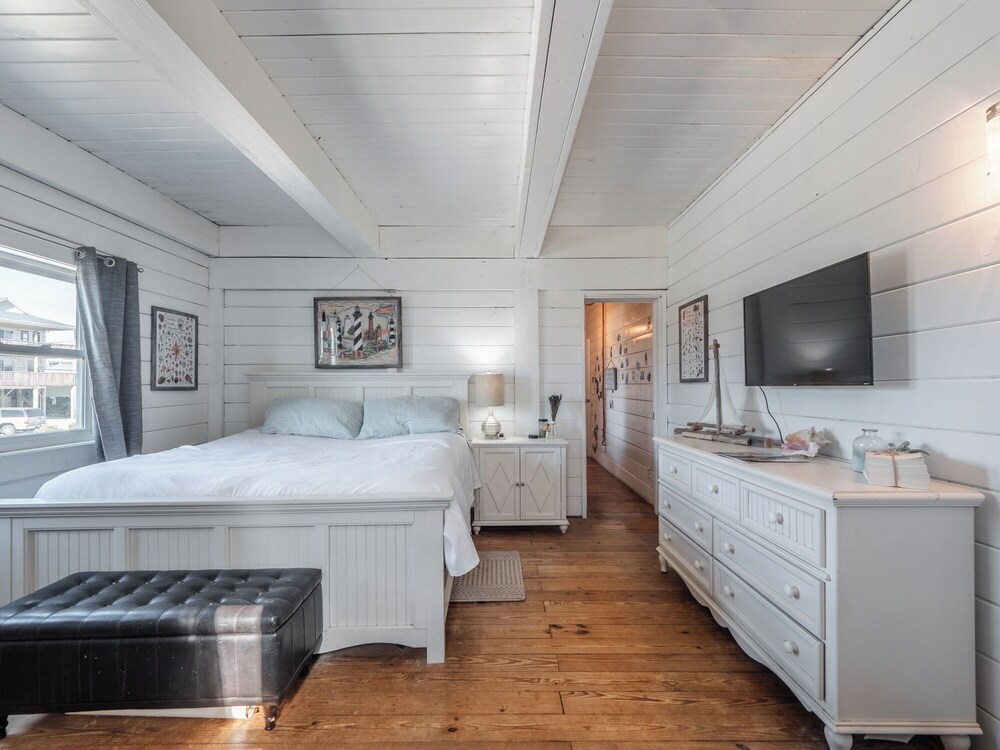 Vintage Vacation by Topsail Realty