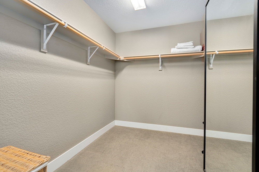 Old Town Escape w/ King Bed, Dog-friendly