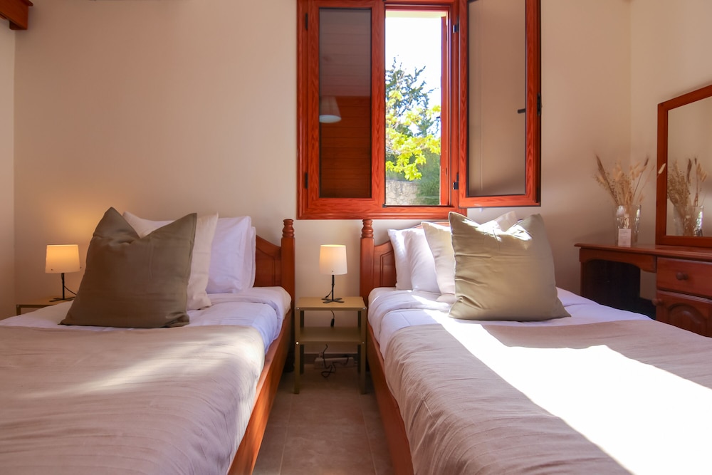 Phaedrus Living Serenity Villa Lysos