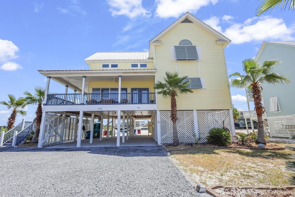 The Pelican 4 Bedroom Home by RedAwning