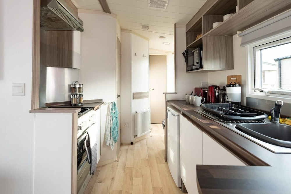 Lovely 2-bed Static Caravan in Rhyl view 5