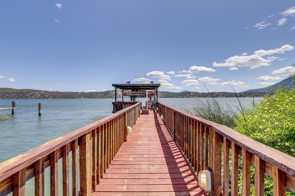 Shared Boat Dock at Clear Lake Couples Retreat