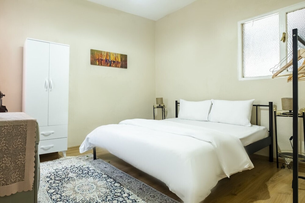 Superb Flat Close to Shooping Malls in Mecidiyekoy
