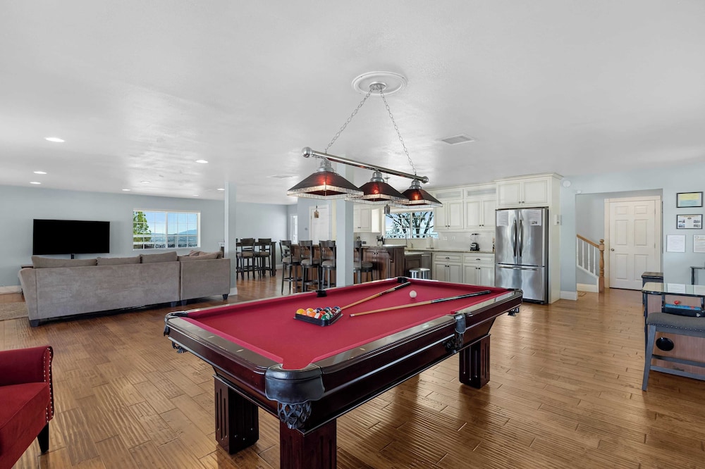Wine Country Retreat Gorgeous Views, Minutes to Wineries
