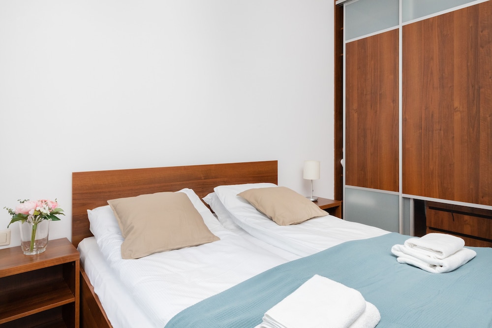 Willa 4 Pory Roku Apartment by Renters