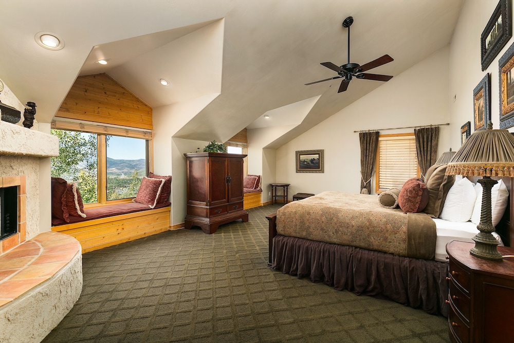 White Pines 5-Bedroom 5-Bath Luxury Home in Solamere Lower Deer Valley