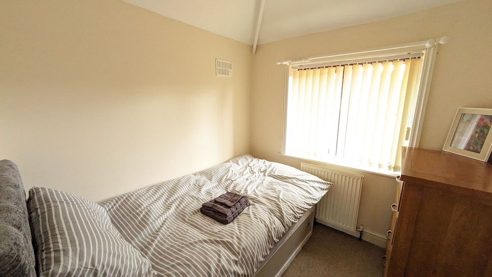 Norwichhouse/ Nearap/ 3bedroom/freep/tv/wifi view 5