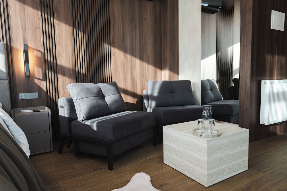 DISTRICT boutique