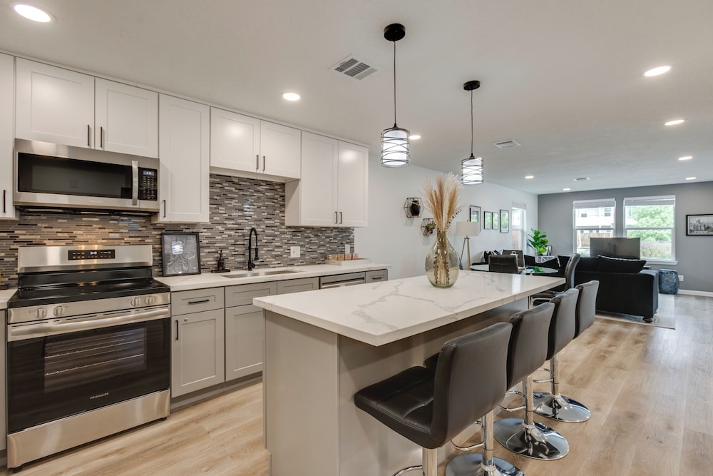 Updated Home w/ Hot Tub in Houston's Northside!
