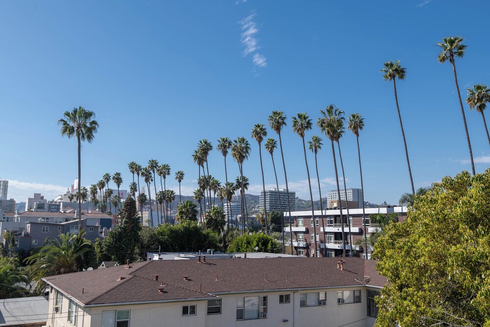 Hollywood Apartment Near Walk of Fame