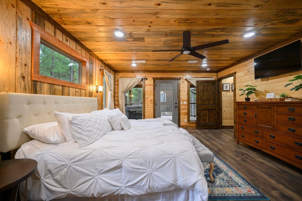 Red Fern Cabin Beauty Awaits