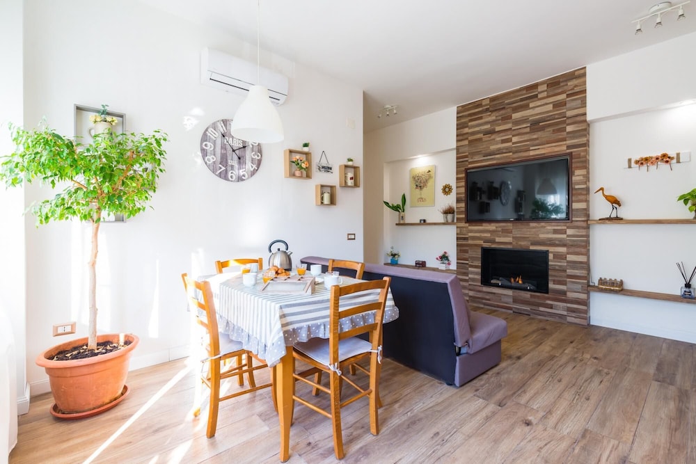 Bright Apartment With Private Parking Space