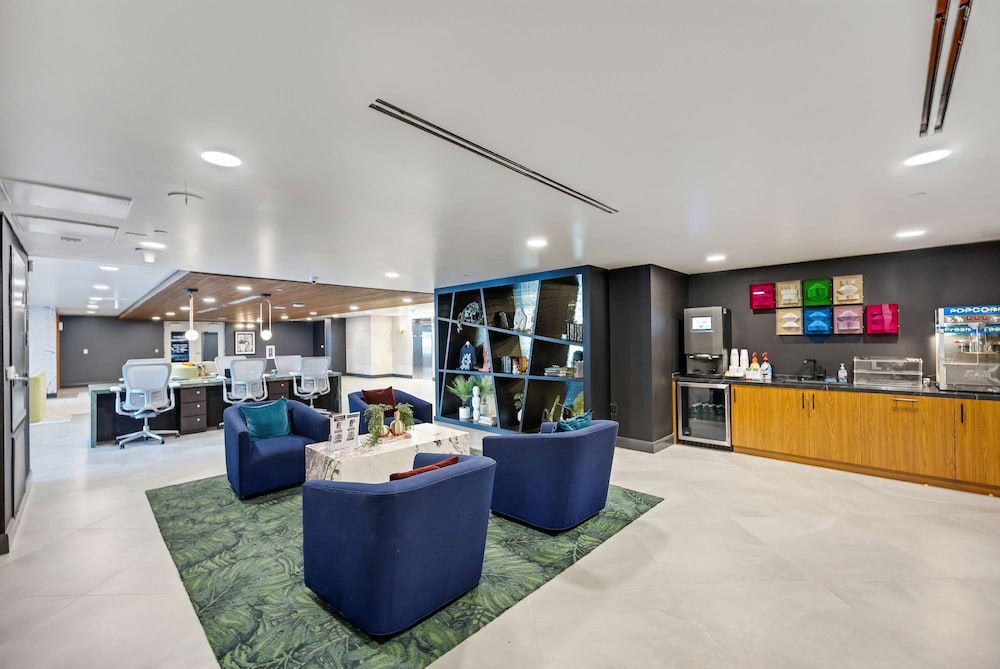 Luxury 2BR Hollywood Pool View by Oneluxstay