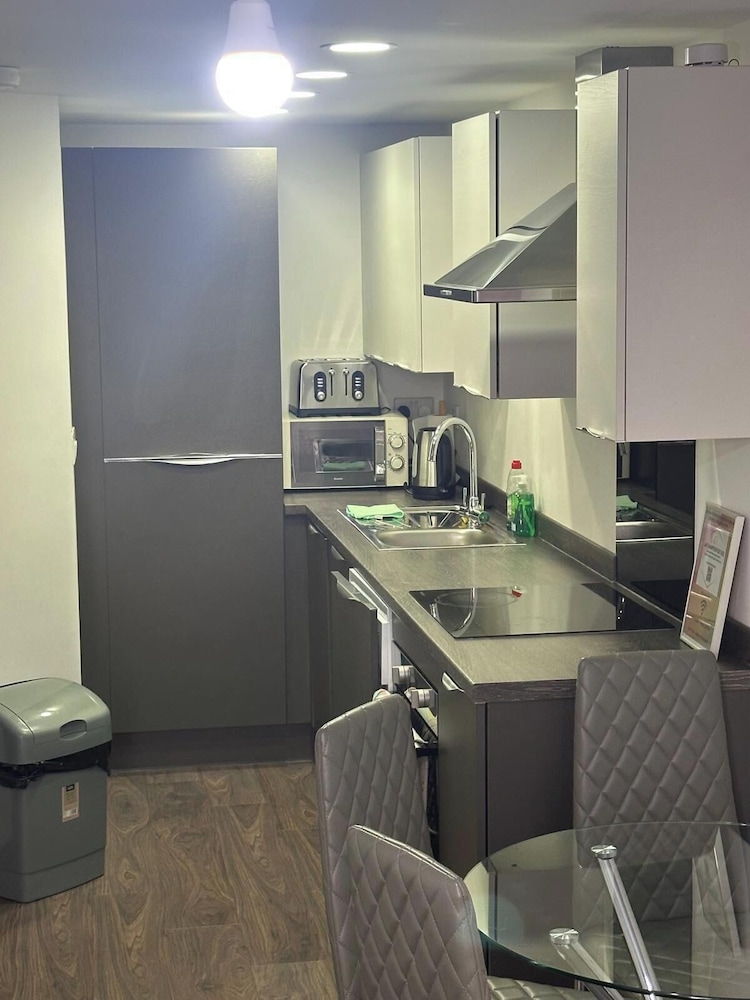 1br-sleeps4-parking-closetocentre