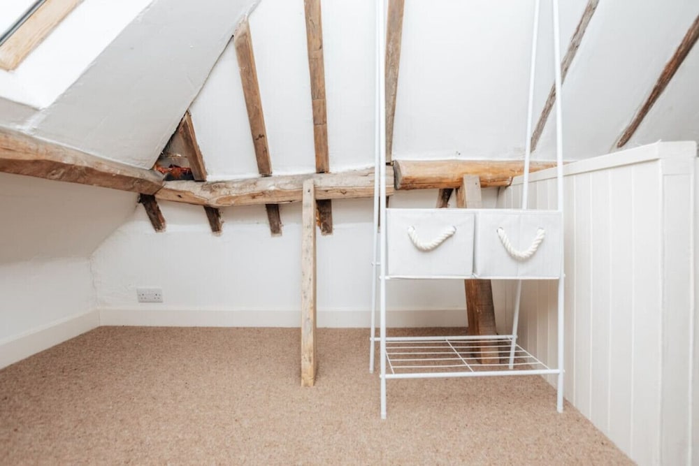 Antelope Cottage - Rural Pet Friendly Cottage