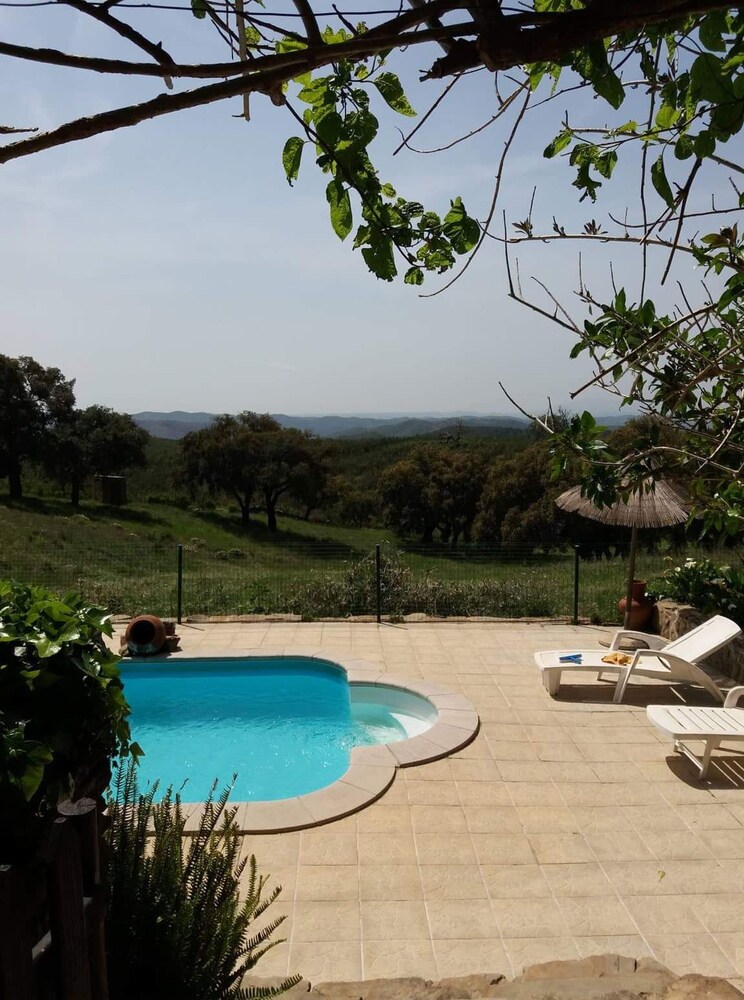 Serra do Caldeir o Private Pool Villa