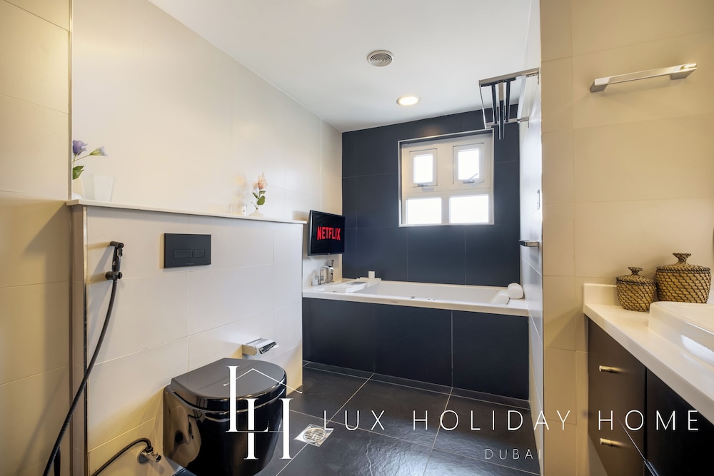 LUX The Shoreline Sea View Suite