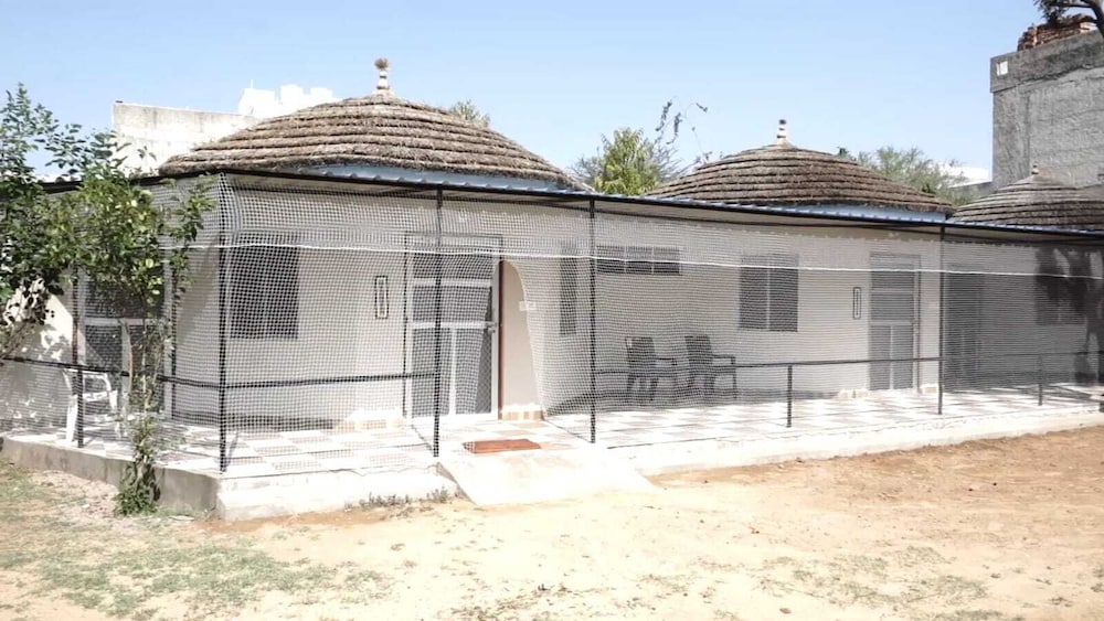 Shyam Luxurious Huts & Guest House