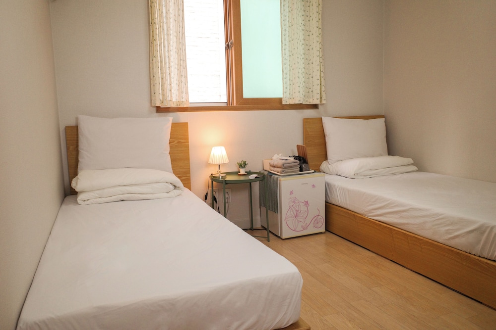 Starria Hostel foreign guest only 61