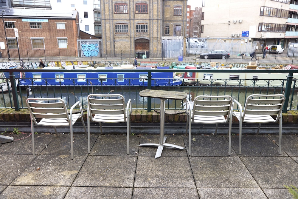 outdoor bbq area