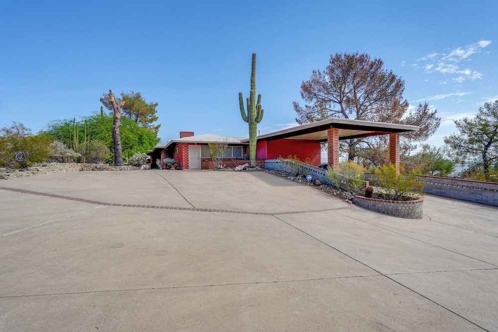 Close to Hiking & Biking: Mtn-view Phoenix Home