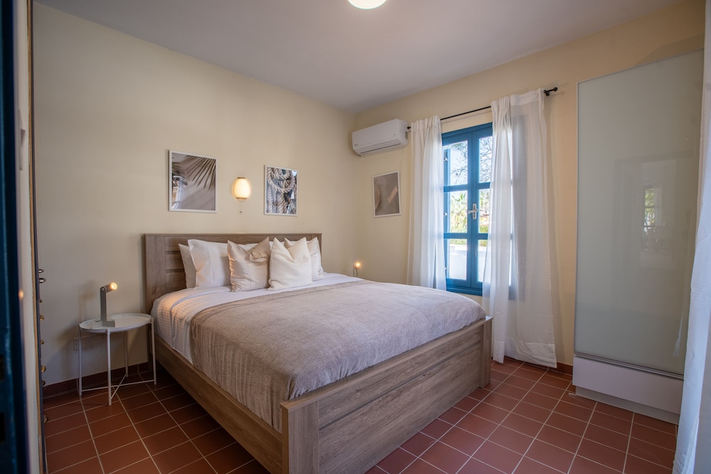 Phaedrus Living Sky Blue Residence