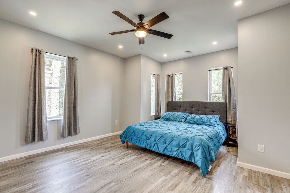 Group Getaway w/ Games & Patio in Philadelphia!