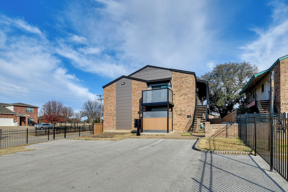 Fort Worth Home w/ Patio: 5 Mi to Dtwn! view 3